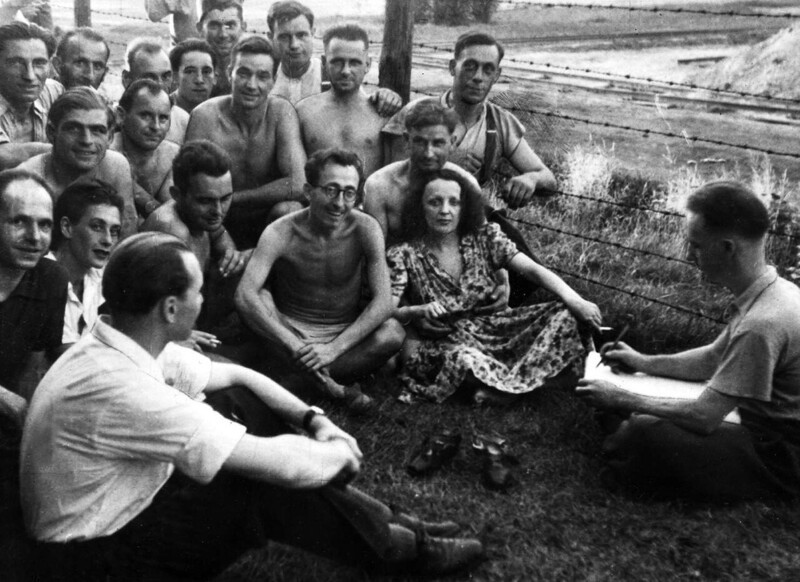 Эдит Пиаф и пленники, Германия, 1944 год