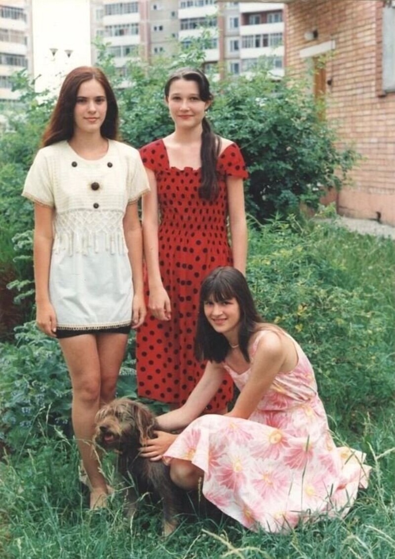 Три девицы под окном. 1995 год.