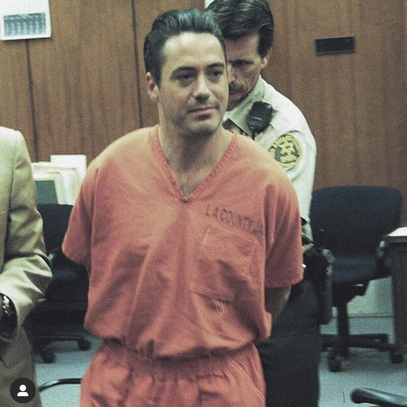 Роберт Дауни-младший сфотографирован после того, как был приговорён к 3 годам лишения свободы за хранение кокаина, героина и пистолета, 1999 год