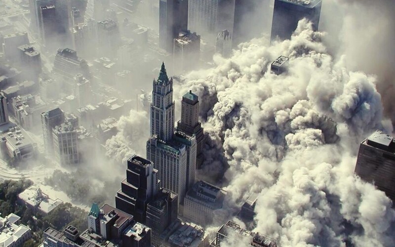 Момент обрушения Всемирного торгового центра в Нью-Йорке, США. 11 сентября 2001 года