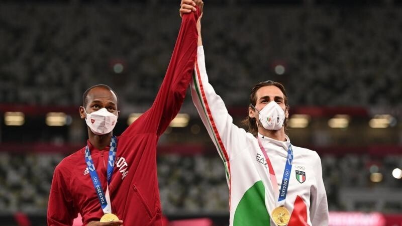 Мутаз Эсса Баршим из Катара и Джанмарко Тамбери из Италии отказались от финальной серии прыжков на выбывание и согласились разделить золотые награды в финале прыжков в высоту у мужчин