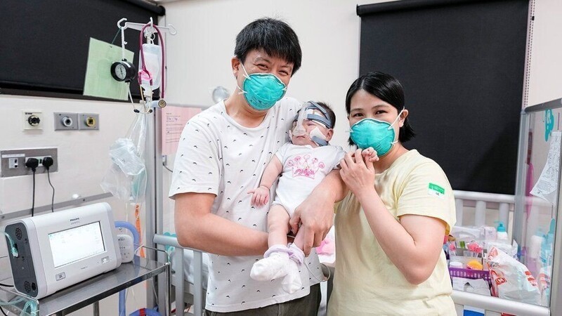 Самый маленький ребенок в мире благополучно выписан из больницы