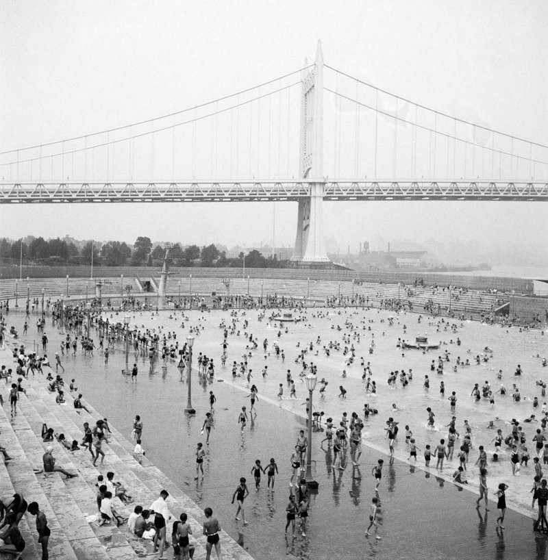 История бассейнов Нью-Йорка в серии исторических фотографий