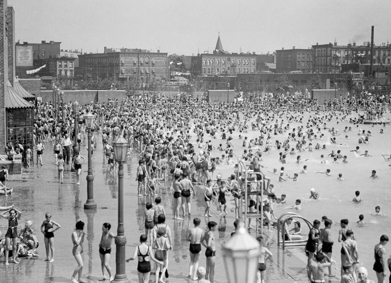 История бассейнов Нью-Йорка в серии исторических фотографий