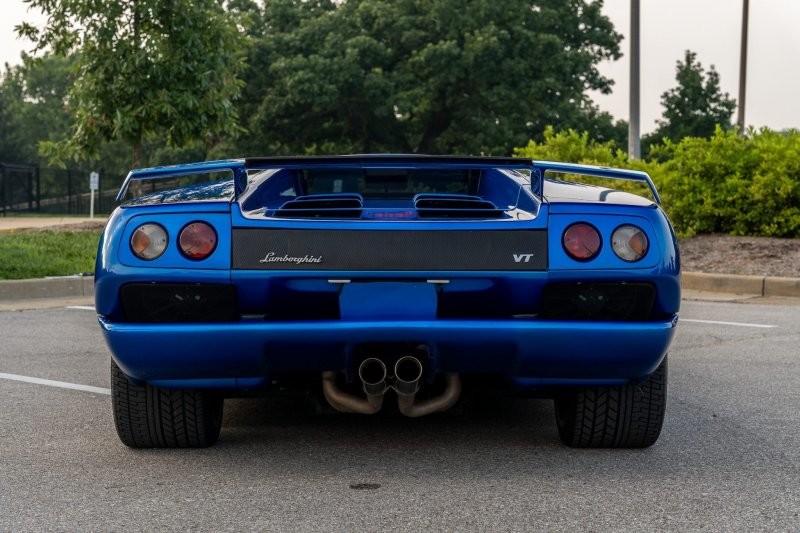 Lamborghini Diablo VT последнего года выпуска в симпатичном цвете Monterey Blue