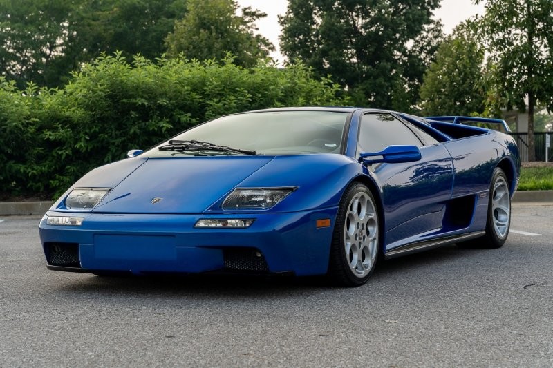 Lamborghini Diablo VT последнего года выпуска в симпатичном цвете Monterey Blue