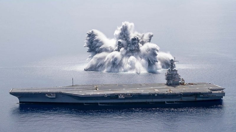 Взрывные испытания авианосца ВМС США назвали сигналом для Китая и России
