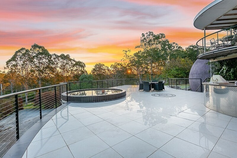 В Австралии продают дом-пузырь - хозяин 7 лет строил его своими руками