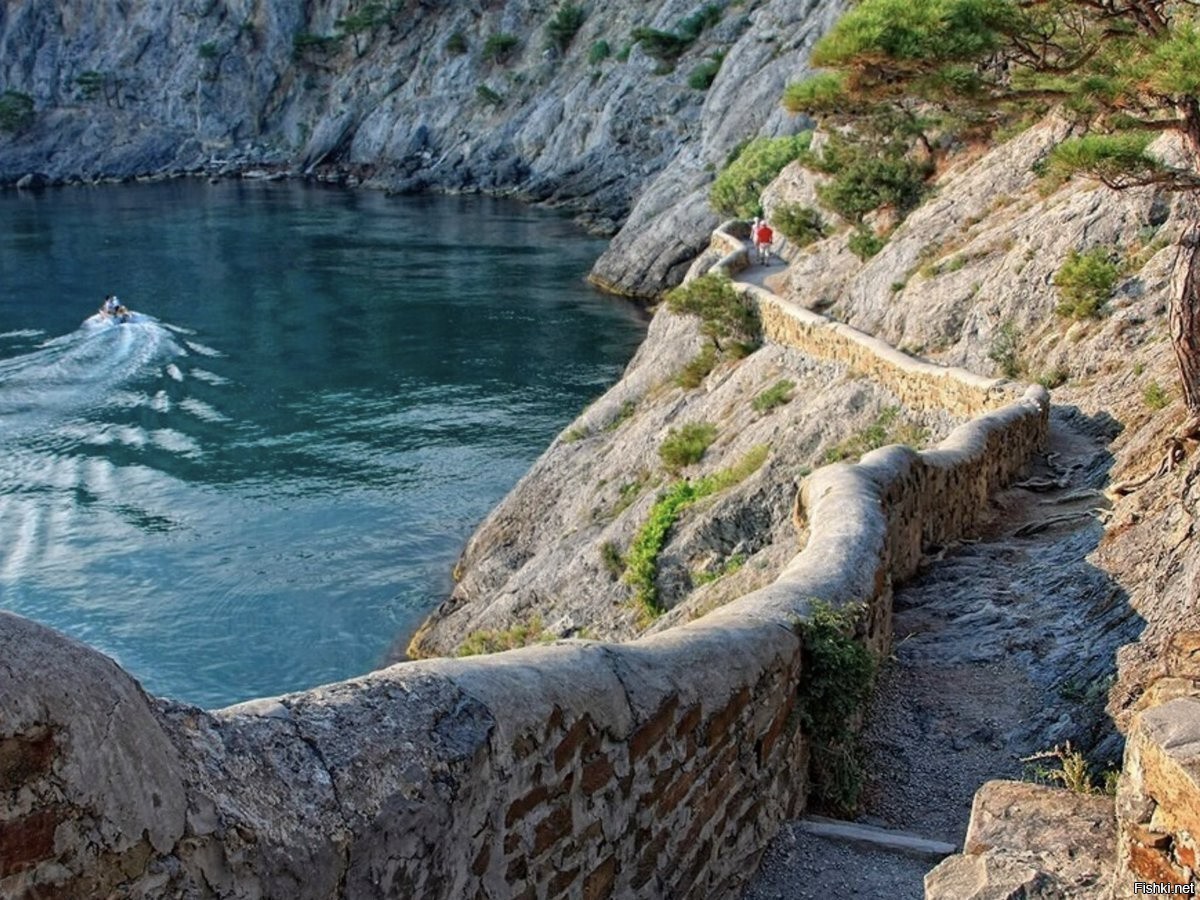 Доски крыма. Голицынская тропа в Крыму. Голицынская тропа новый свет. Крым Судак новый свет тропа Голицына. Тропа Голицына Судак.