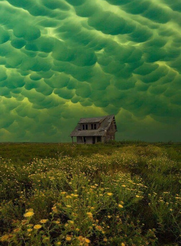 Апокалиптические зеленые облака, предвестники торнадо