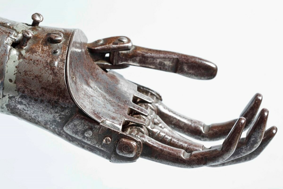 Как выглядят протезы, сделанные пятьсот лет назад