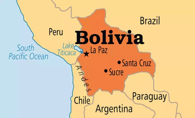 В Боливии всегда наготове постоянный военно-морской флот - на случай, если придется отвоевывать побережье, проигранное Чили в 19 веке