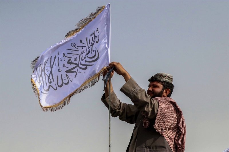 Талибы открыли огонь по митингующим в поддержку флага Афганистана