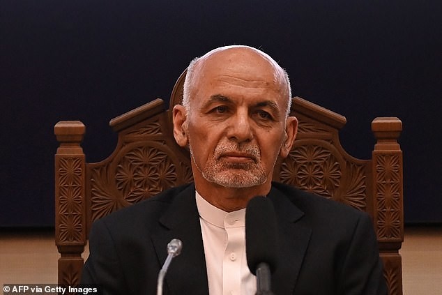 Бывший президент Афганистана бежал из страны со 169 миллионами долларов наличными
