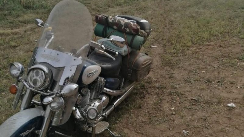 Мотопутешественник улетел в кювет на трассе в Самарской области