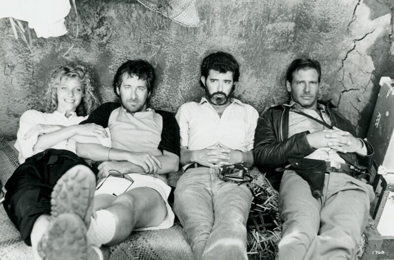 На съёмках фильма "Индиана Джонс". 1984 год. Кейт Кэпшоу, Стивен Спилберг, Джордж Лукас, Харрисон Форд.