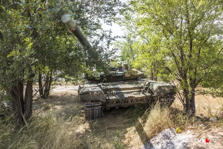 В Волгограде нашли брошенный на свалке танк Т-90