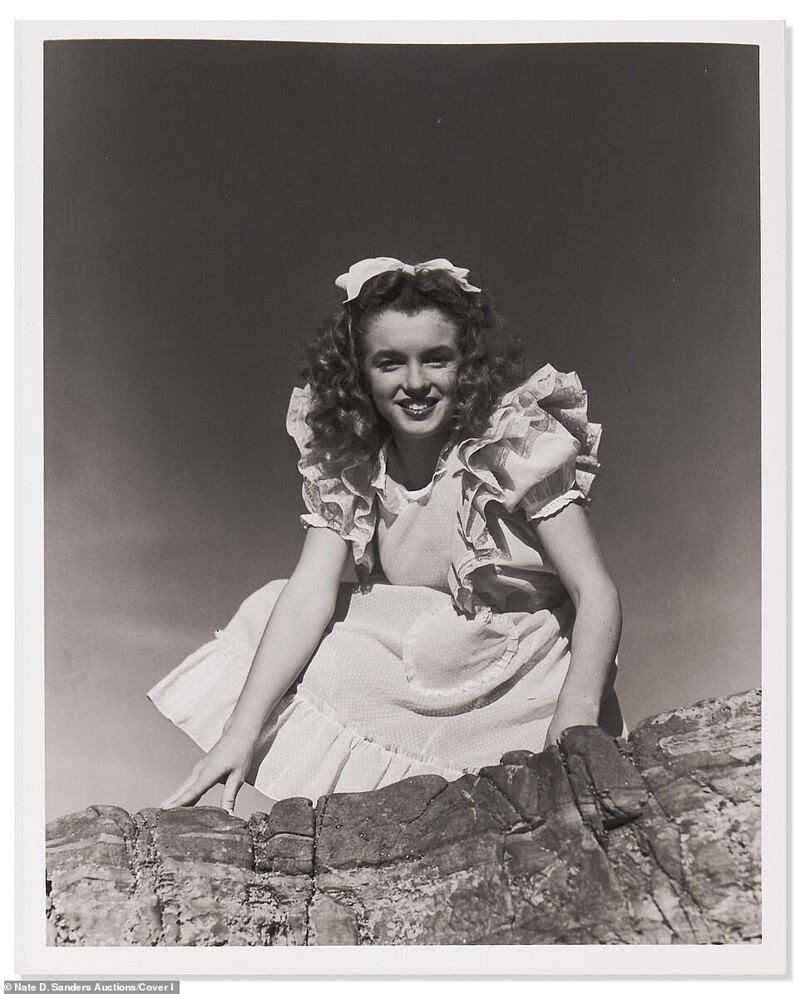Норма Джин Бейкер, 1945