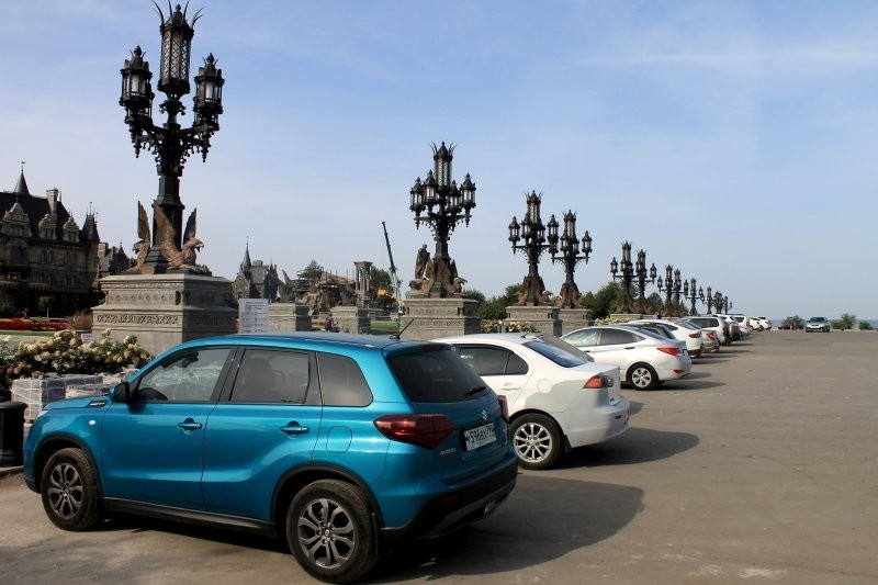 Замок-дворец на берегу моря. Самарская область. Куйбышевское водохранилище