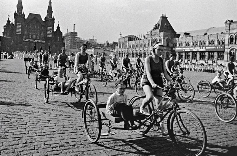 Москва, Физкультурный парад на Красной площади. Фото Г.Зельма, 1930 год