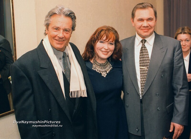 Во время предвыборной кампании на пост губернатора Красноярского края в феврале 1997 года Александра Лебедя приехал поддержать французский актер Ален Делон (на фото в центре — супруга Лебедя, Инна)