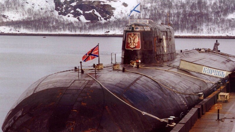 Российская атомная подводная лодка "Курск" встала на якорь в пункте базирования "Западная Лица" в Мурманской области, Россия, предположительно 1995 год