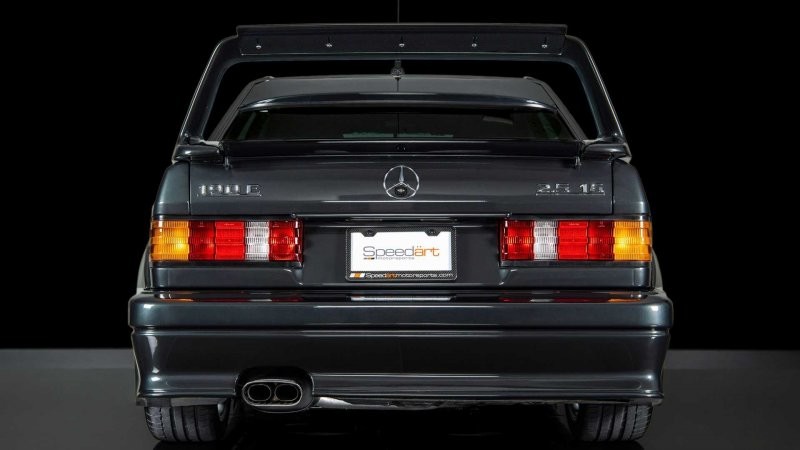 Почти полмиллиона долларов! Шикарный Mercedes-Benz 190E 2.5-16 Evolution II 1990 года выставлен на  продажу