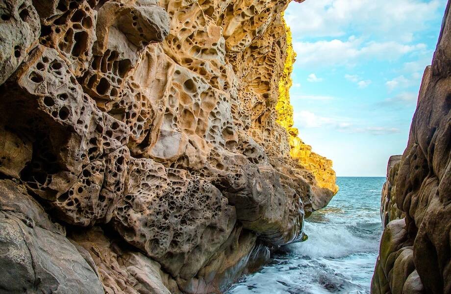 Почему крымские скалы называются «Сырными»