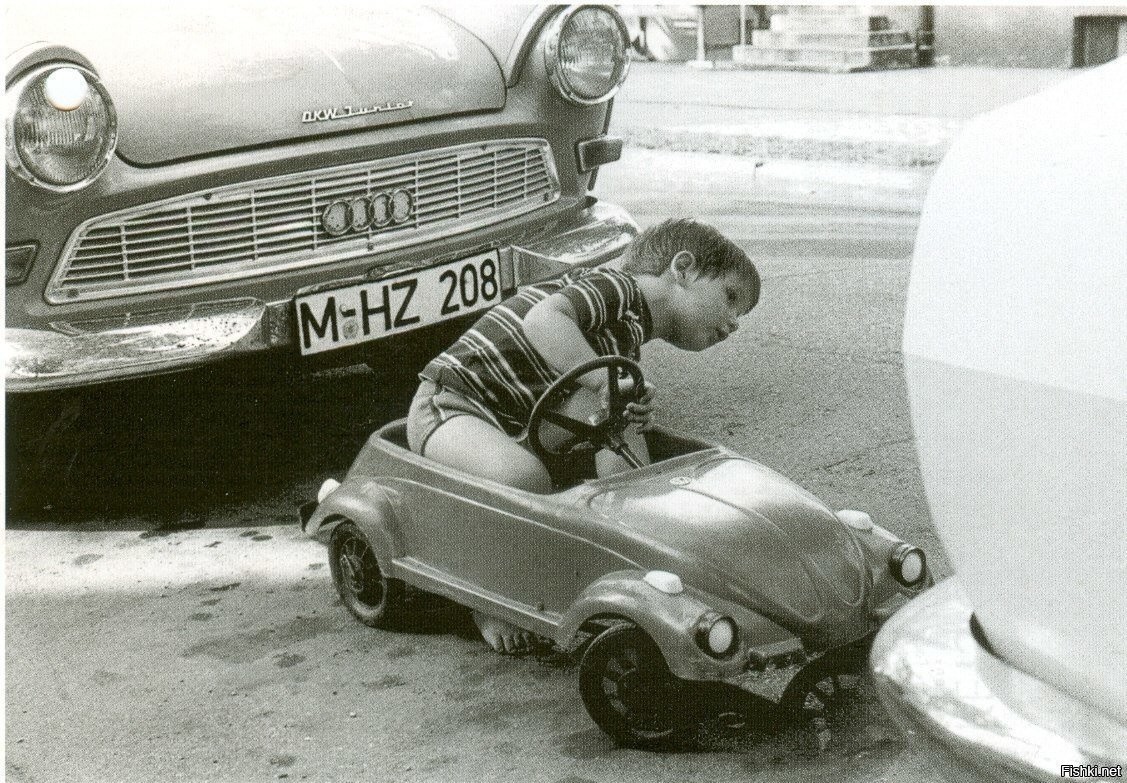 Старый клевый. Дети и старые авто. Смешные ретро картинки. Забавные старинные снимки детей.