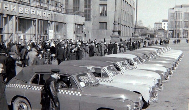 Такси - Победы кабриолеты в Новосибирске на площадь Сталина, начало 50-х...