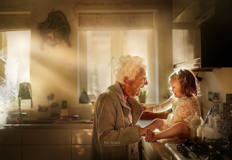 Они всегда рядом: фото бабушек и дедушек с внуками, которые греют душу