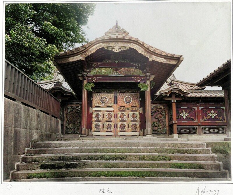 Ворота храма города Тиба.