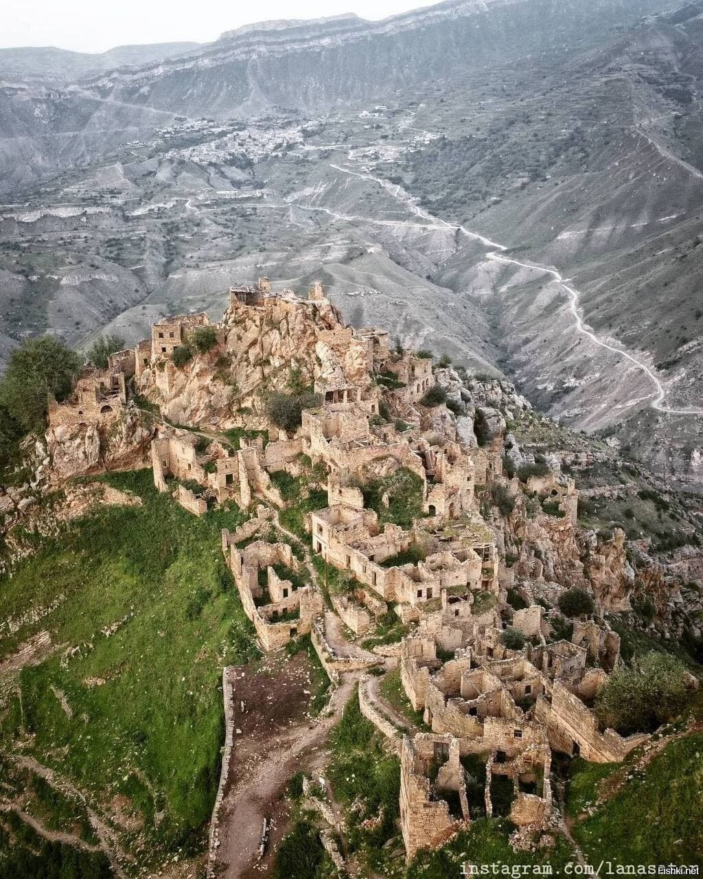 Заброшенная деревня в дагестане гамсутль фото