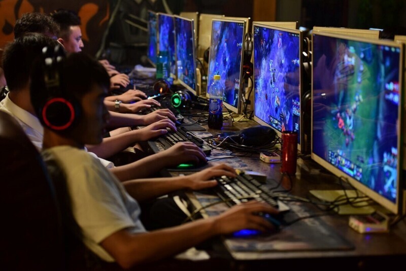 Не больше трех часов в неделю: власти Китая ввели ограничения на видеоигры для несовершеннолетних