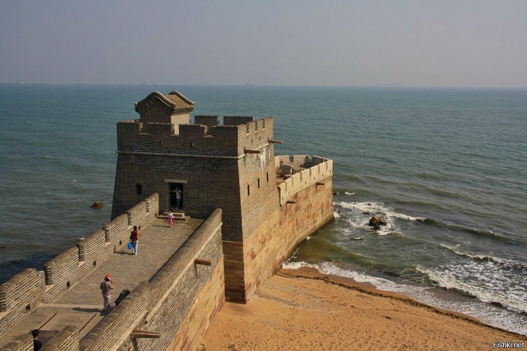 Китайская стена уходит в море
