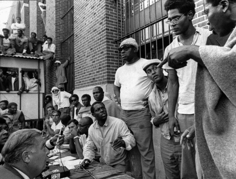 10 сентября 1971 года. Бунт в тюрьме «Аттика», штат Нью-Йорк. Во время бунта и его последующего подавления погибли 43 человека, в том числе 10 или 9 заложников - охранников и гражданских сотрудников тюрьмы. Все заложники погибл