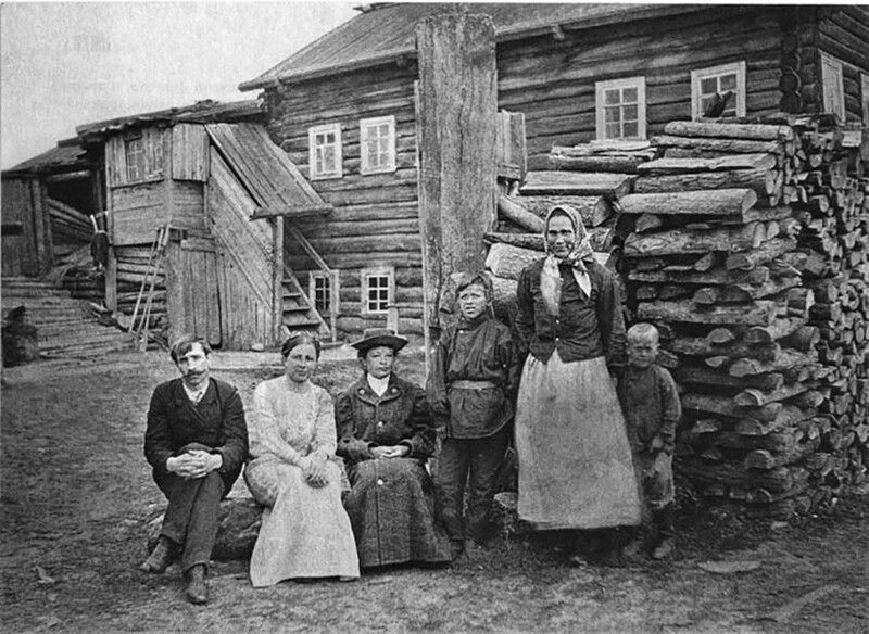 Писатель Александр Грин с первой женой Верой в деревне Великий Двор под Пинегой, Россия, 1911 год