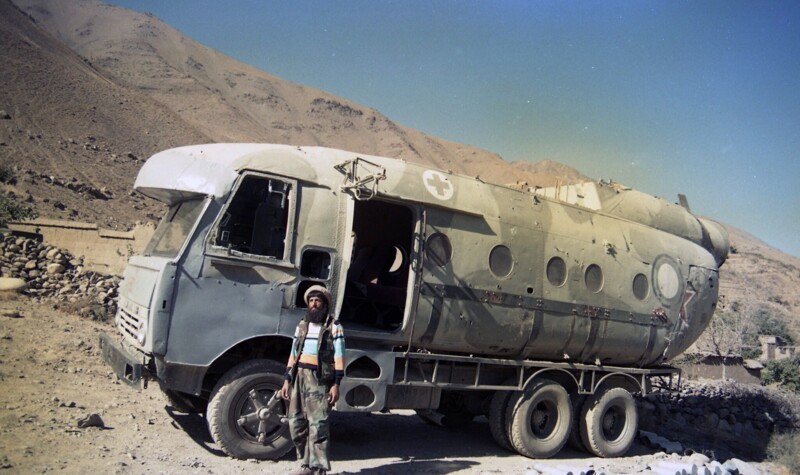 Смесь бульдога с носорогом Странный симбиоз вертолета и Камаза. Афганистан, 1990 год