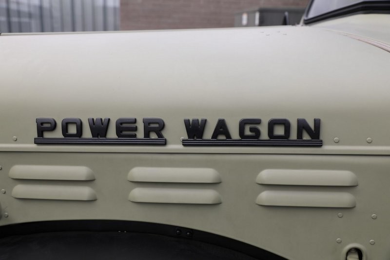 Крутой рестомод Dodge Power Wagon 1949 года