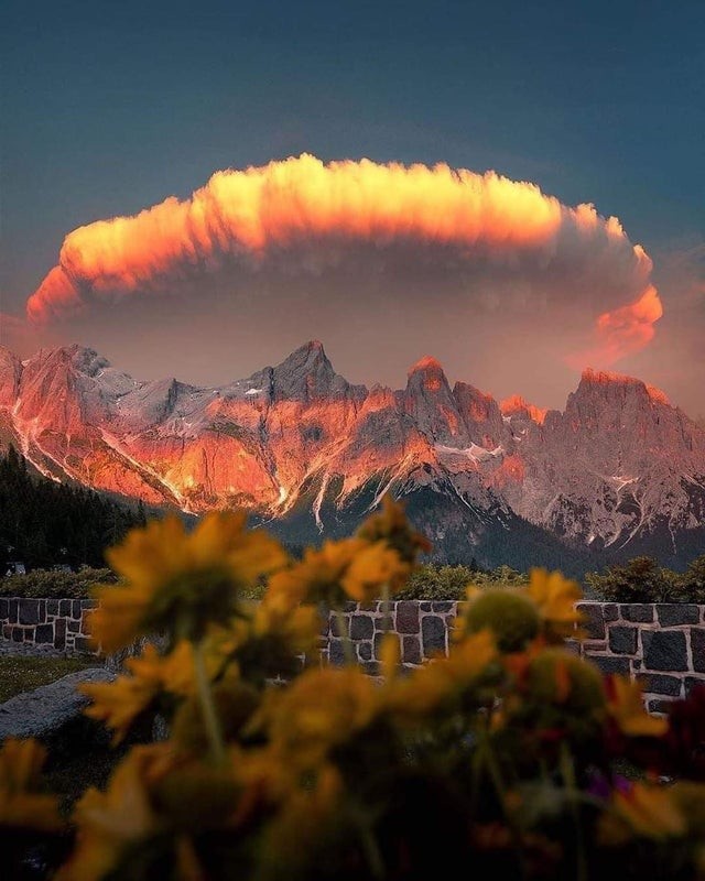 Невероятные облака в Альпах, Италия