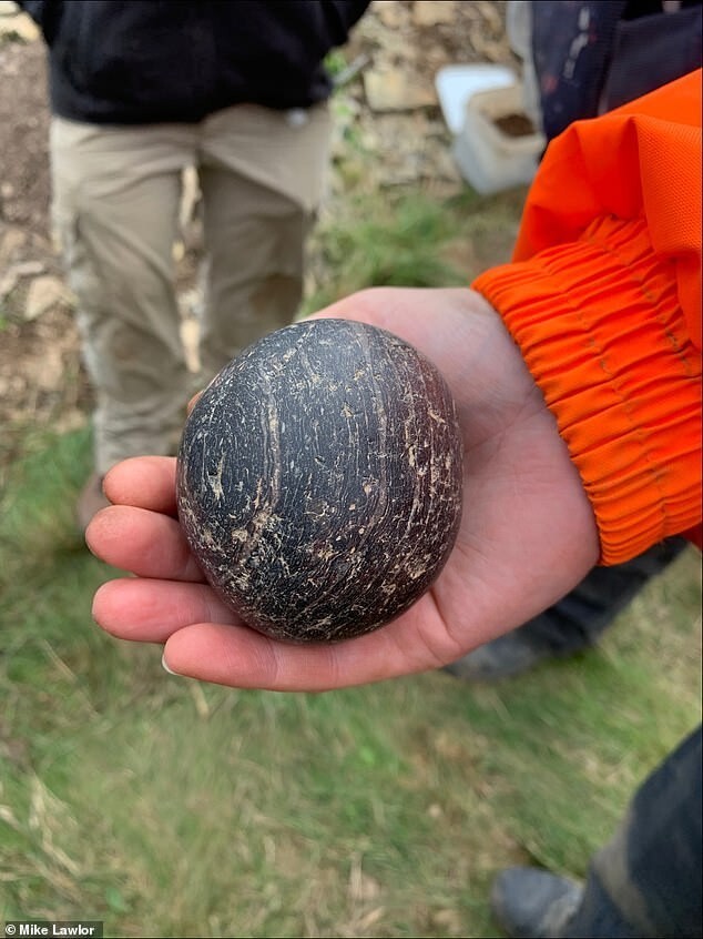 В гробнице на Оркнейских островах обнаружены полированные каменные шары возрастом более 4000 лет
