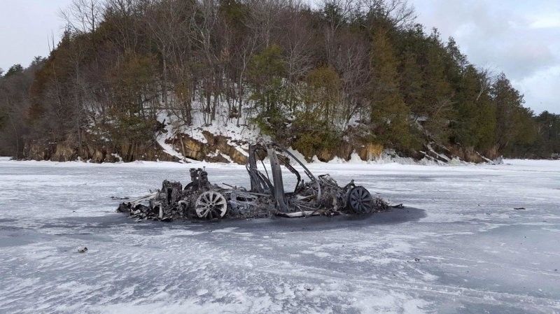 Тайна "Теслы", найденной сгоревшей на замерзшем озере, раскрыта: владелец оказался мошенником