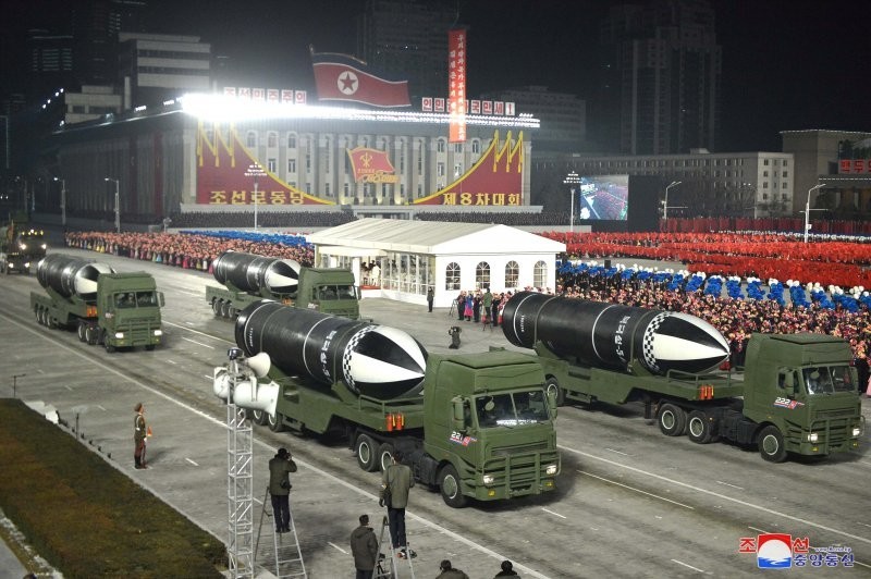 Чудеса техники: на параде в Северной Корее были показаны тракторы-РСЗО
