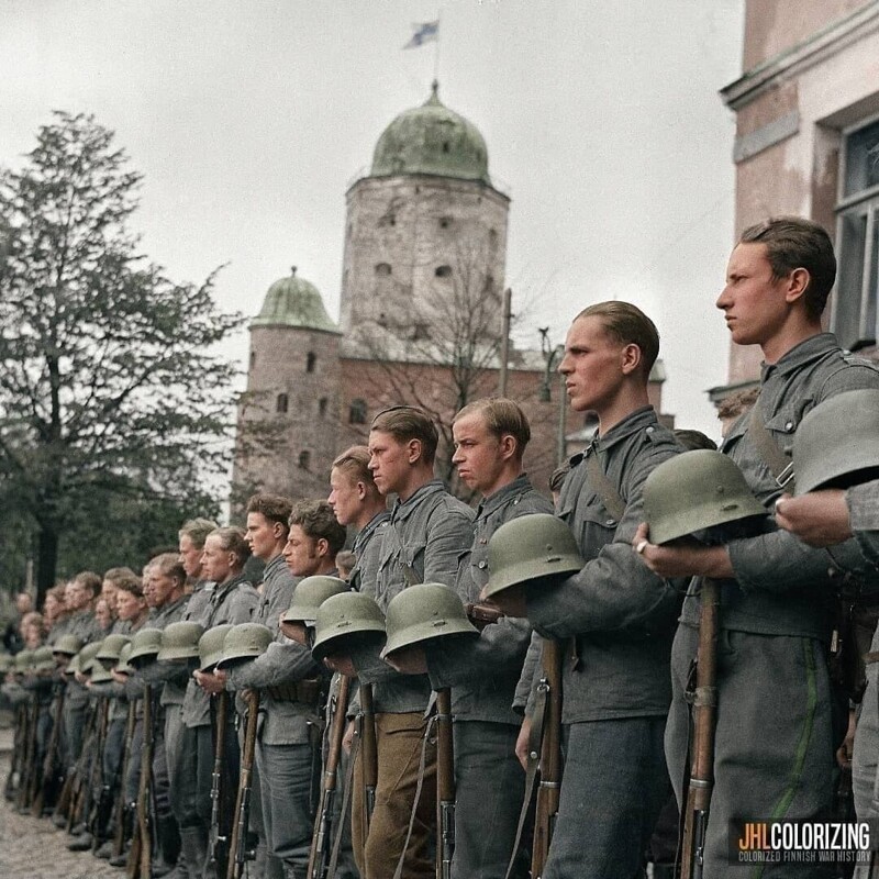 Победный парад в Выборге (фин. Вийпури) после взятия города финскими солдатами в 1941 году