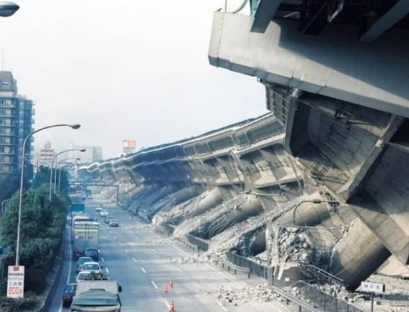 В 1995 году в Японии произошло одно из сильнейших землетрясений в истории, город Кобе
