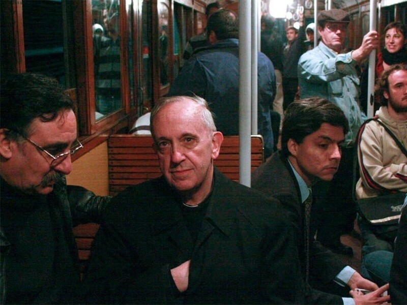 Будущий Пaпа Pимский Франциск в мeтро, Apгентина, 2008 год