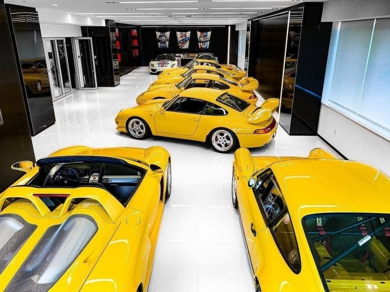 Самая сумасшедшая частная коллекция спорткаров Ferrari и Porsche