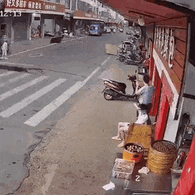 Внезапно прилетело Внезапно прилетело