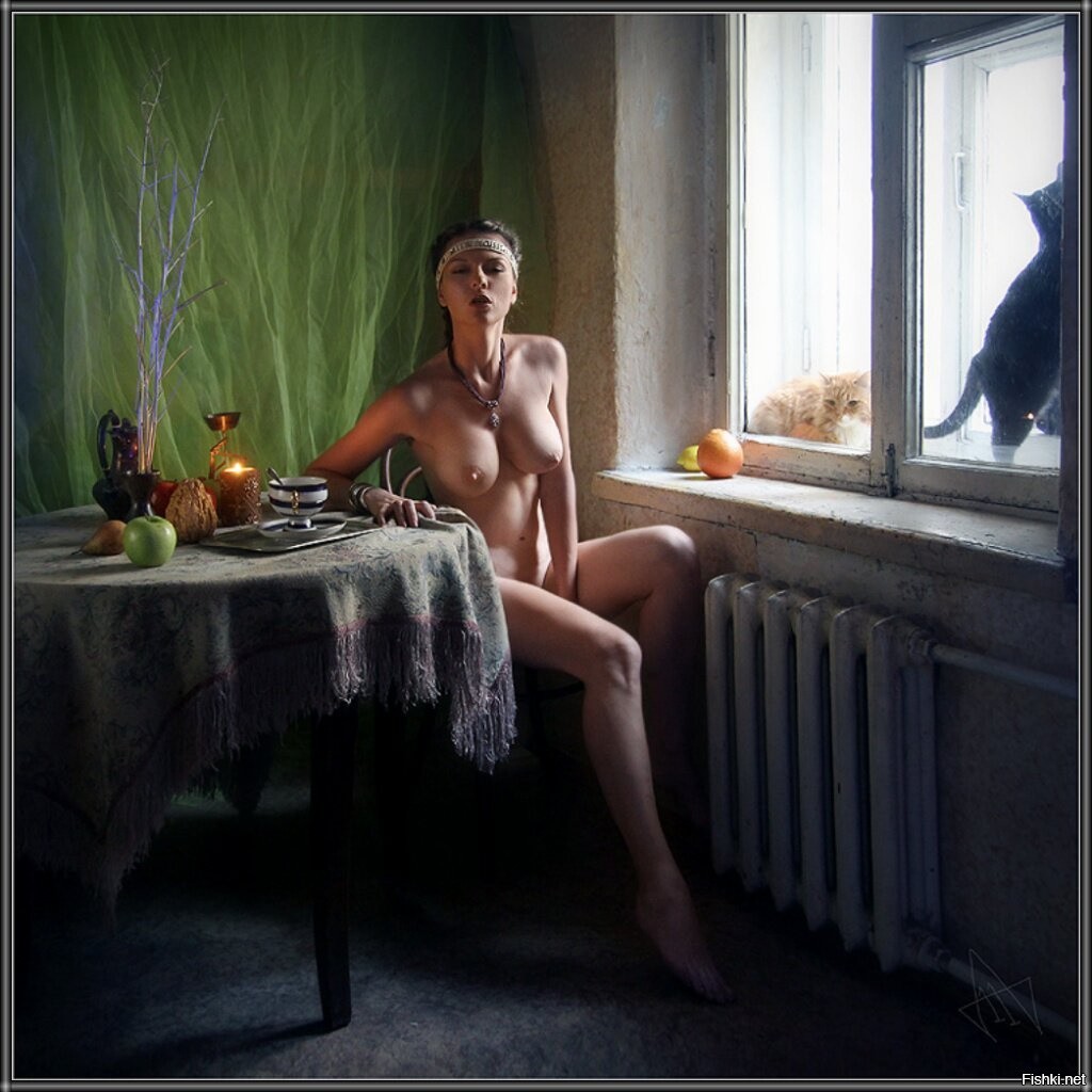 голая женщина в окне фото фото 67