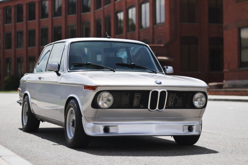 Стильный 55-летний тюнингованный BMW 2002